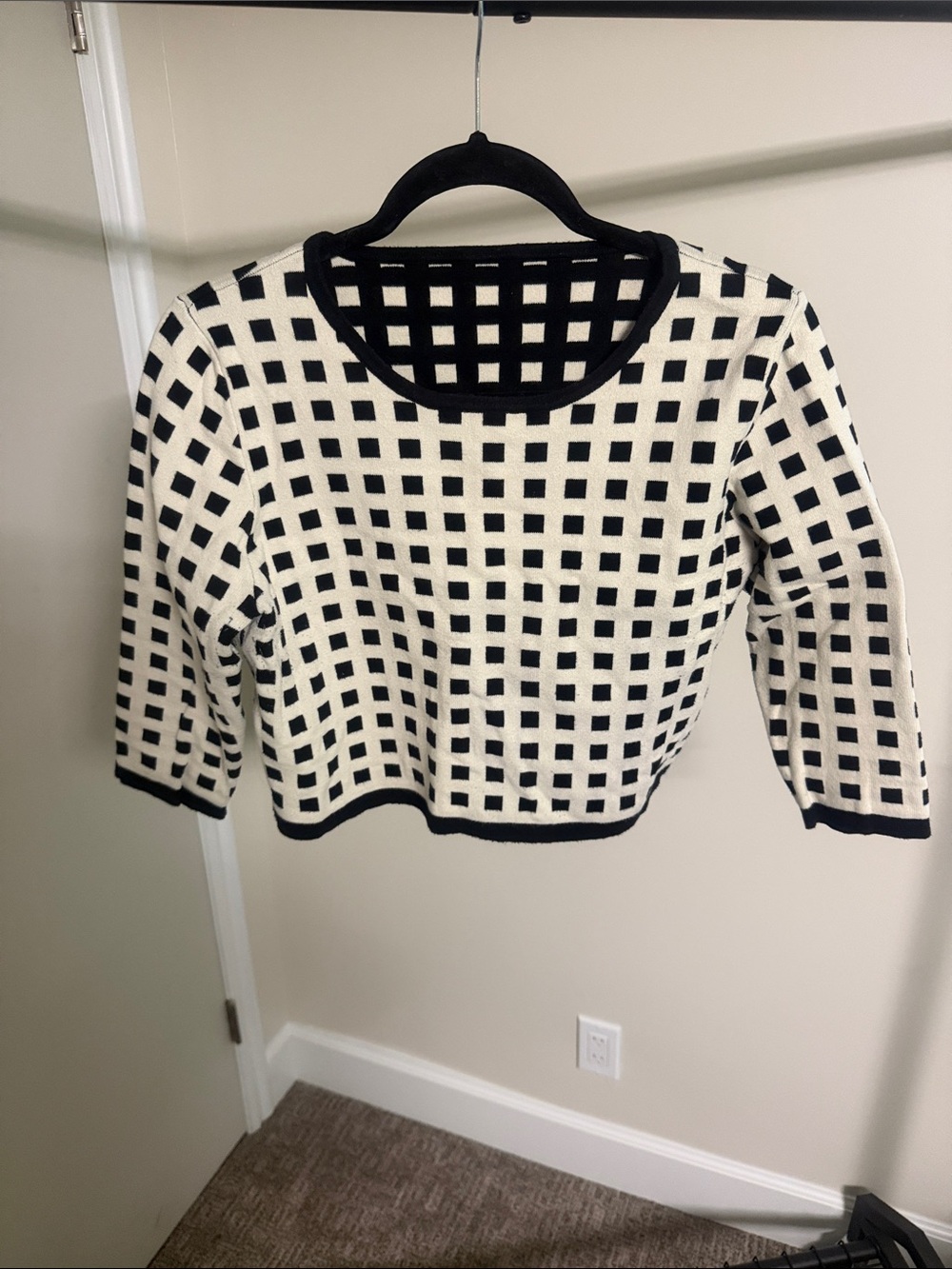 Forever 21 Black & Cream Checkered Cropped Crew Neck Sweater